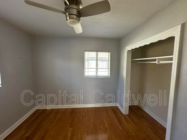 Building Photo - 18 N Meteor Ave
