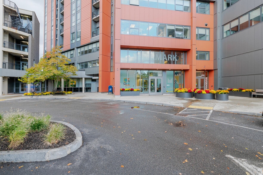 Building Photo - 812 Memorial Dr