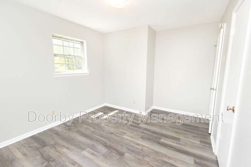 Building Photo - 8911 Drake Parkway Rd