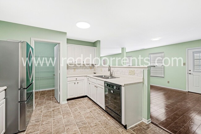 Building Photo - Charm and Convenience- Your 3 Bedroom Have...