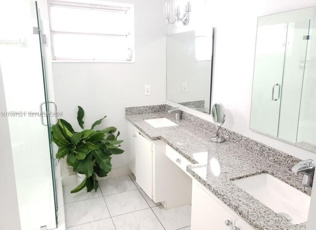 Building Photo - 3040 SW 77th Ct