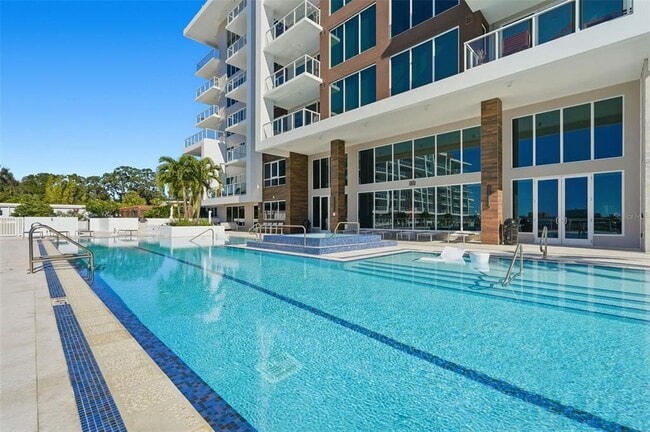 Building Photo - 920 N Osceola Ave