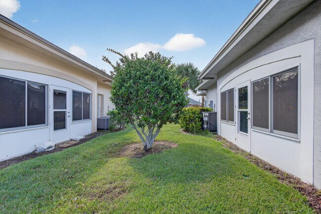 Building Photo - 1827 Pelican Dr