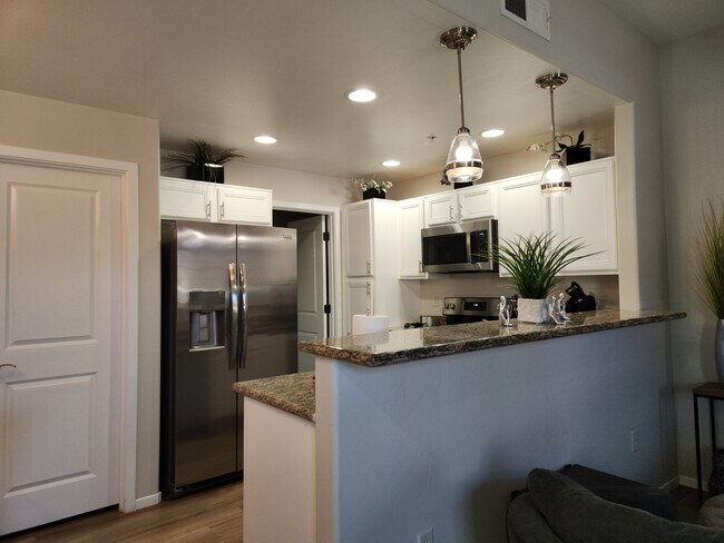 Building Photo - 2028 E River Rd