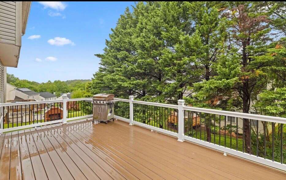 Building Photo - 5714 Silk Tree Dr