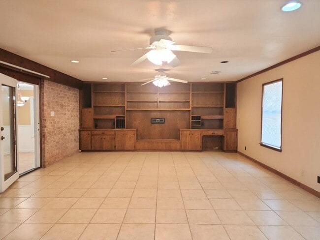 Building Photo - Amazing home ready to move in!