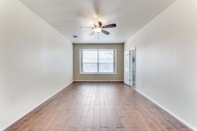 Building Photo - 2204 Speidel Dr