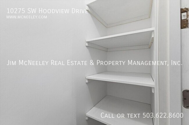 Building Photo - 10275 SW Hoodview Dr