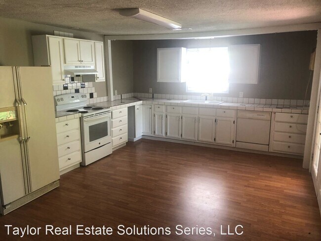 Building Photo - 3 br, 2 bath House - 109 D St