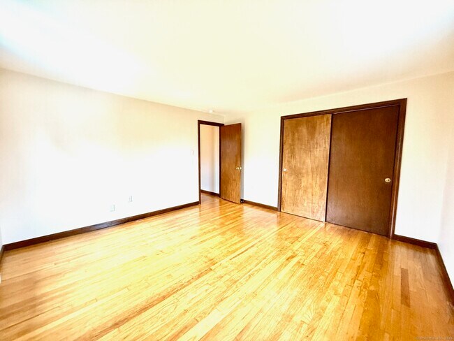 Building Photo - 56 Smith St