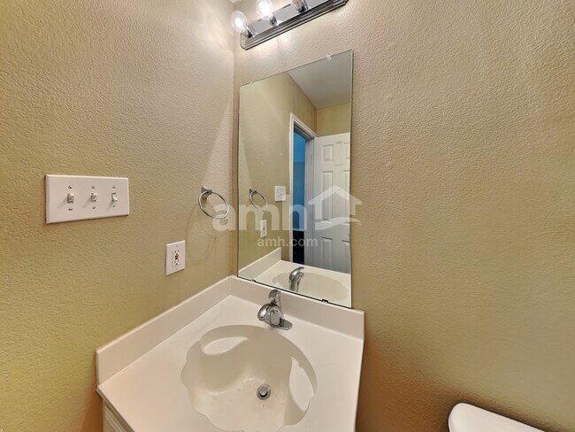 Building Photo - 8000 Bonito Dr