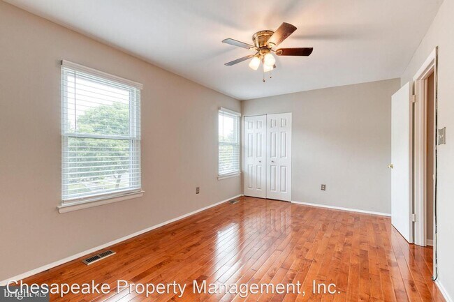 Building Photo - 3 br, 2.5 bath House - 1821 Blue Jay Court
