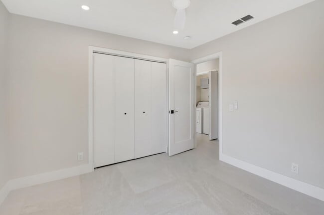 Building Photo - 2894 Florida Blvd