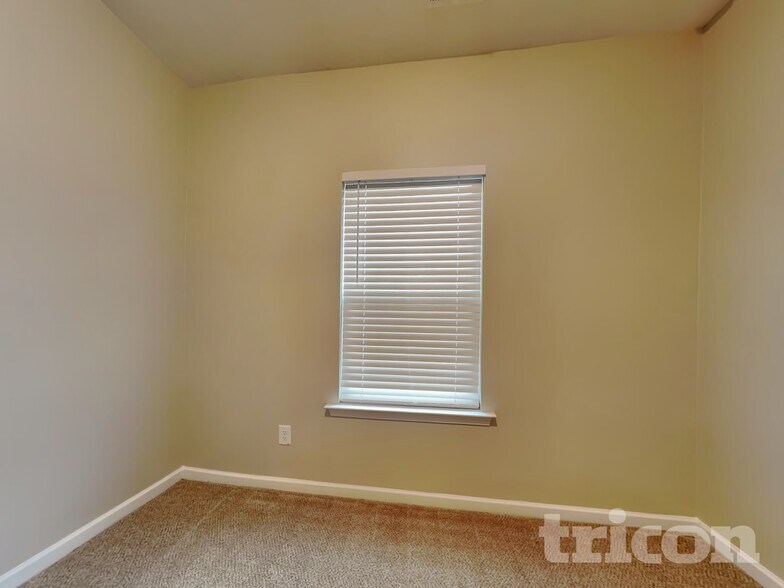 Building Photo - 307 Arbor Cir