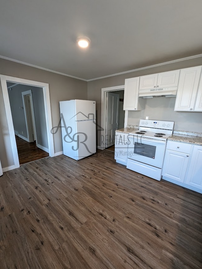 Building Photo - 711 N Elm St