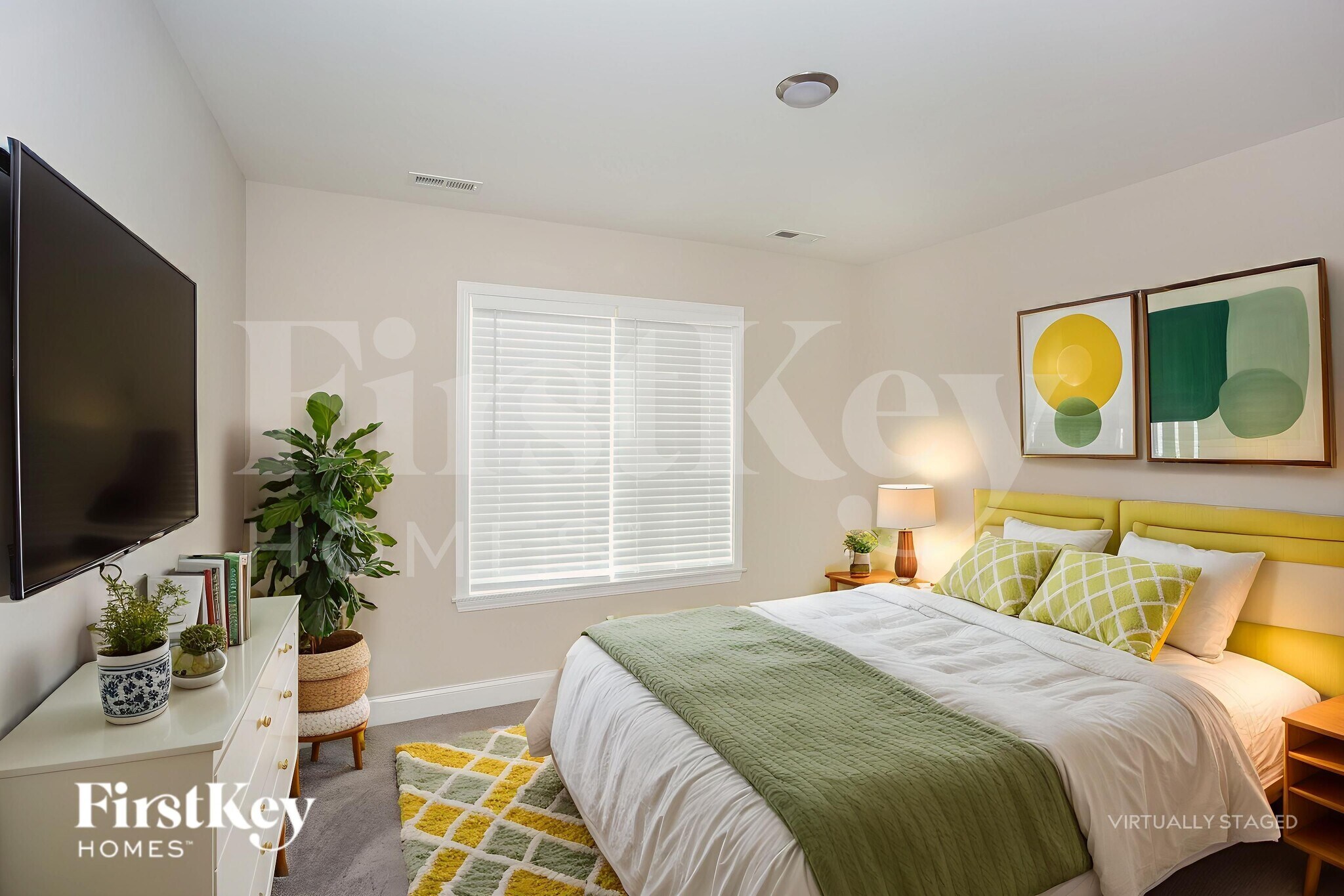 Building Photo - 621 E Mills Dr