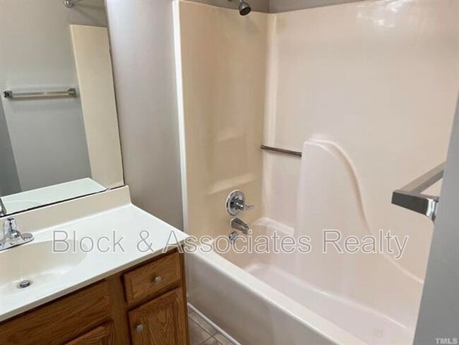 Building Photo - 2708 Heathersmith Ct