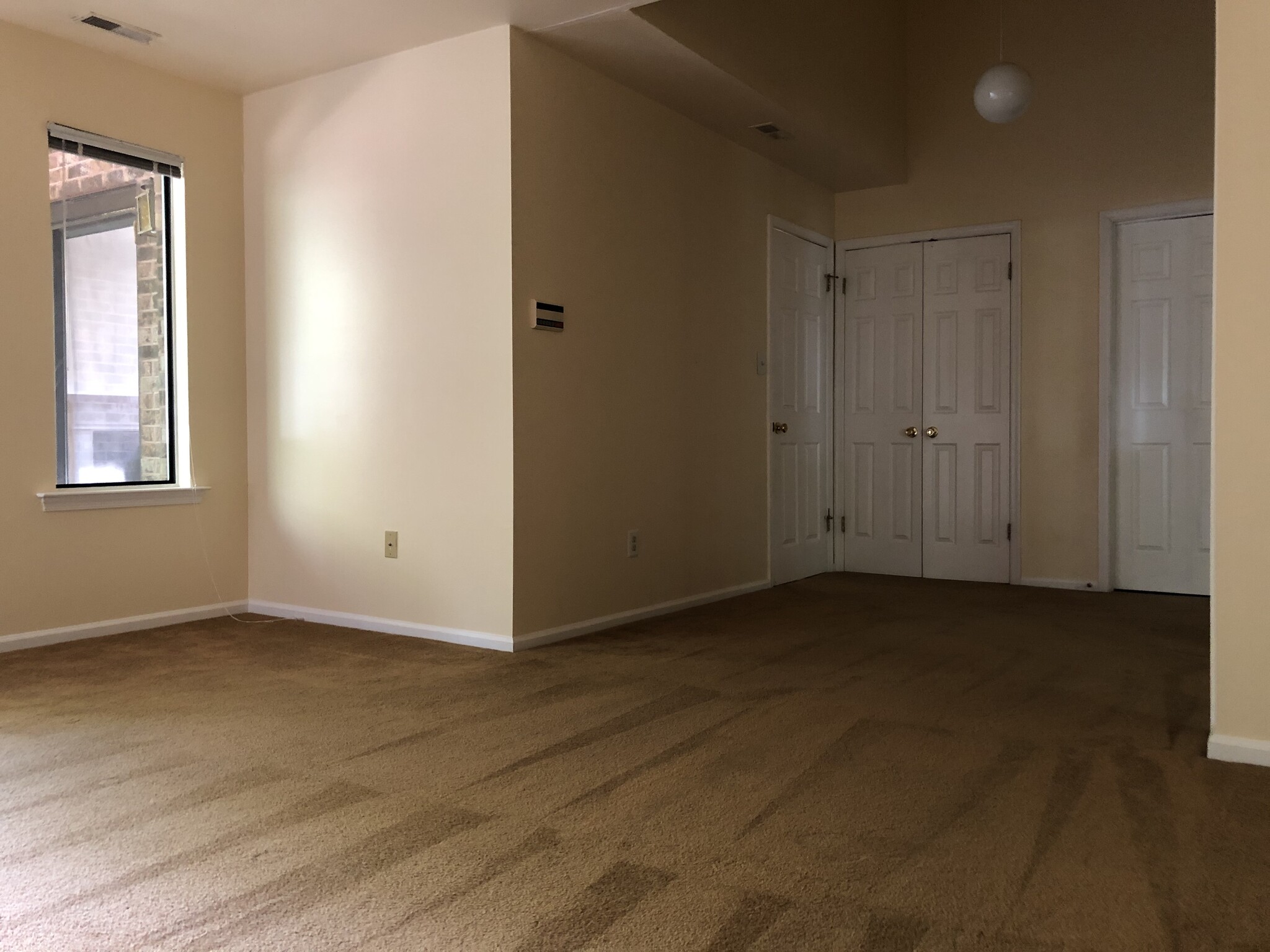 Building Photo - 506 Mountainview Dr
