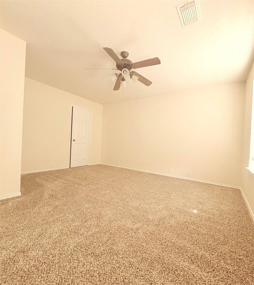 Building Photo - 5818 Kenwood