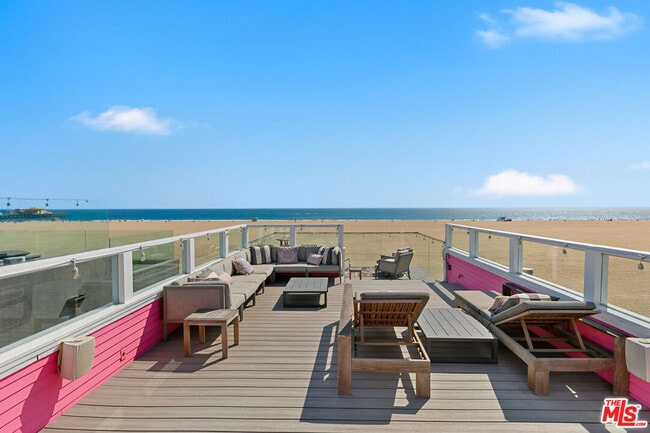 Building Photo - 1341 Palisades Beach Rd