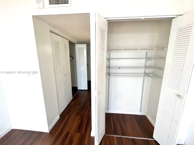 Building Photo - 7601 E Treasure Dr