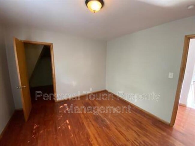 Building Photo - 1026 N University Dr