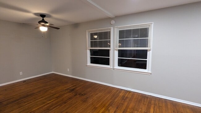 Building Photo - 3100 Highland Dr SE