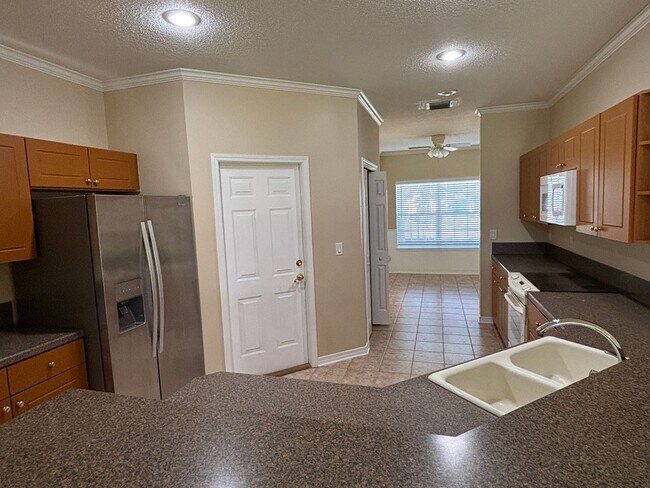 Building Photo - 3421 Cherry Ridge Rd