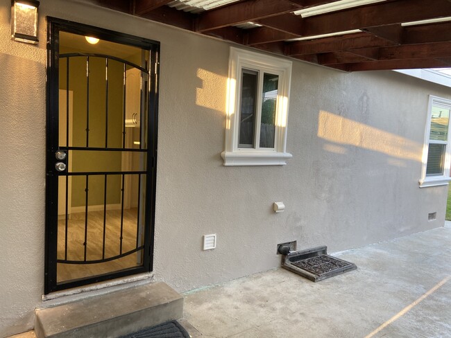 Building Photo - 14716 Daphne Ave