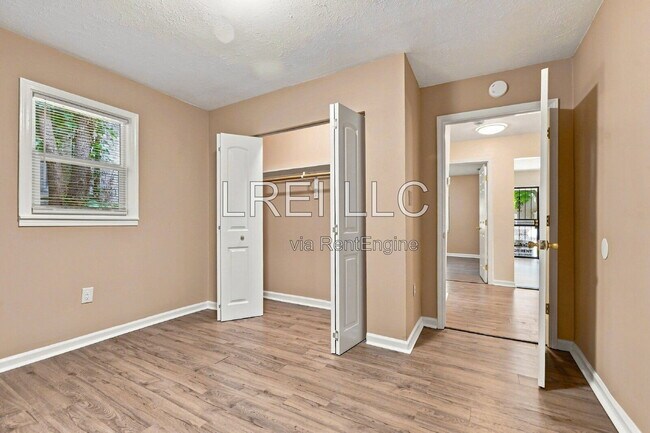 Building Photo - 4014 Parthenia Ave
