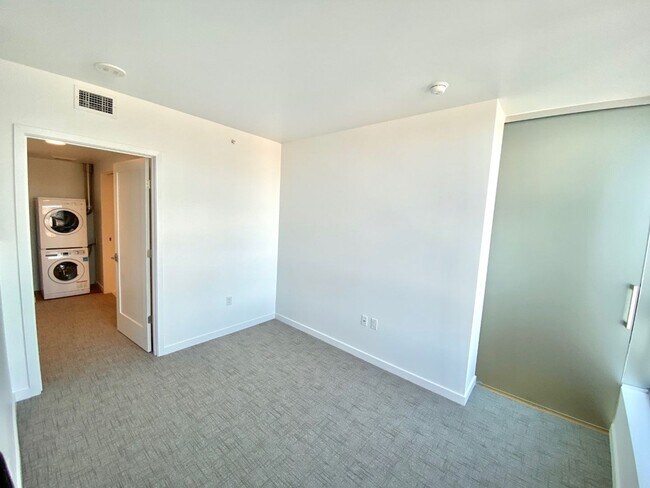 Building Photo - 1bd/1ba Seattle Condo