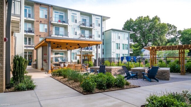 Building Photo - 812 Inverness Ave