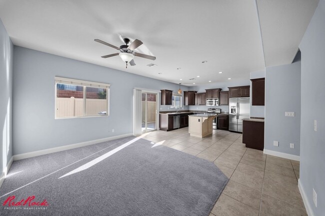 Building Photo - Charming 3 Bedroom Townhome