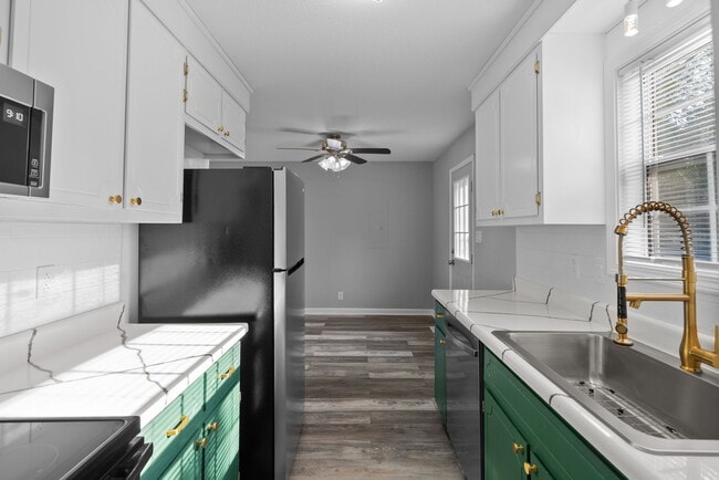 Building Photo - 3421 Oak Lawn Dr