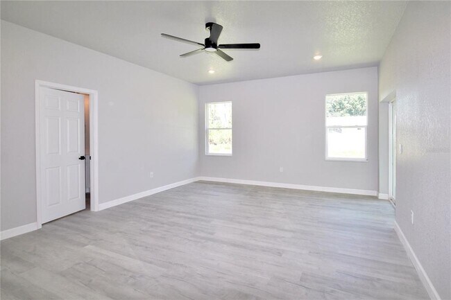 Building Photo - 4000 Garienda Ave
