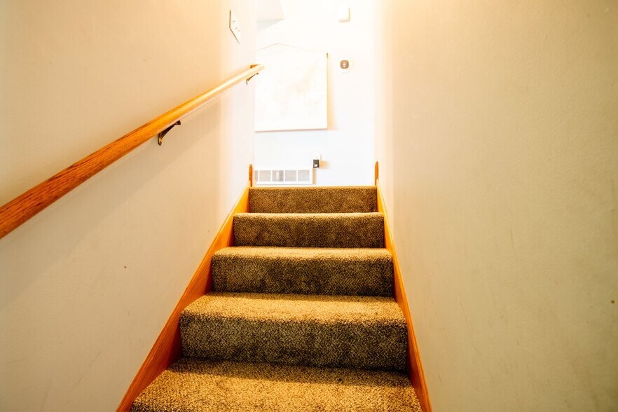 Building Photo - 5724 4th St NE