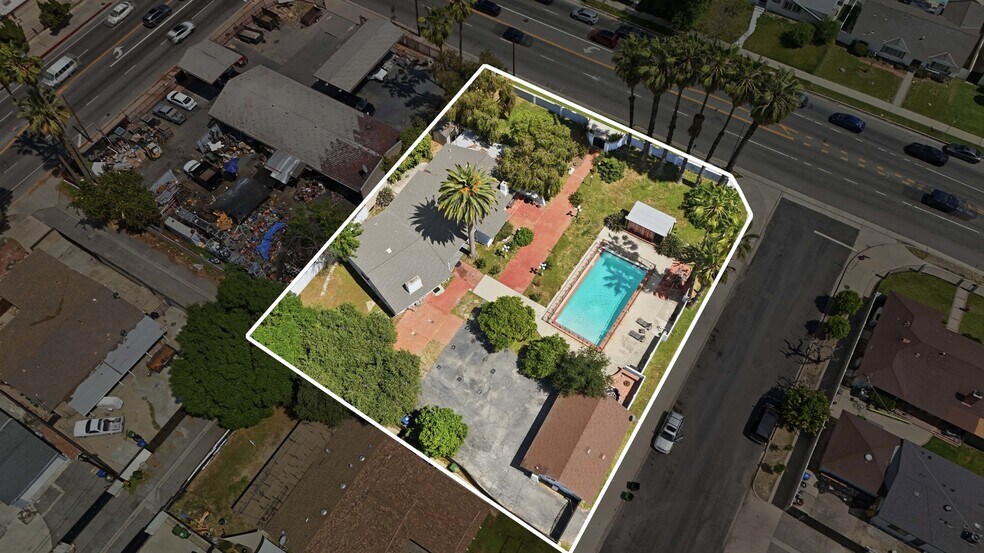 Building Photo - 8647 Corbin Ave