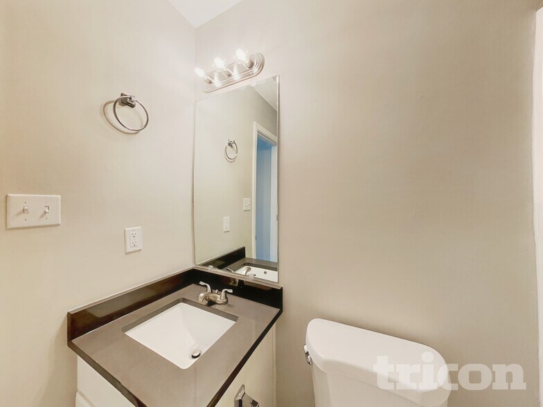 Building Photo - 9344 Tibble Creek Way