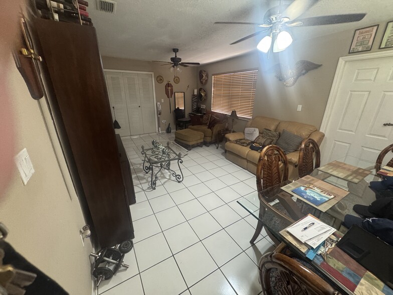 Building Photo - 401 SW 78th Pl