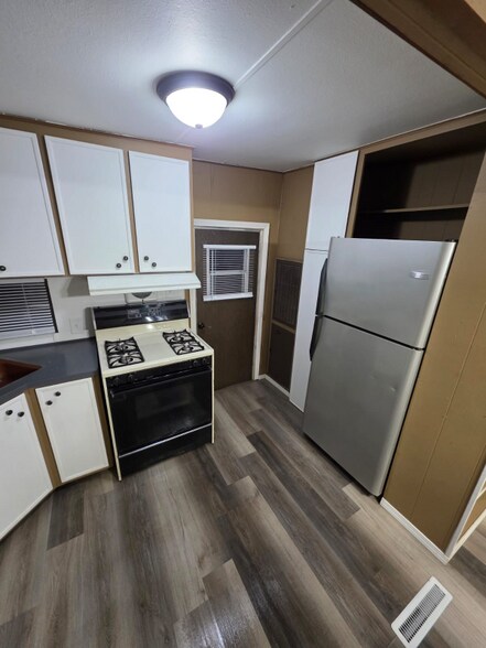 Primary Photo - 905 W 37th Ave