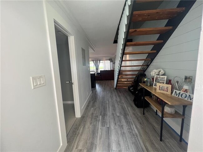 Building Photo - 211 NW 45th Ave