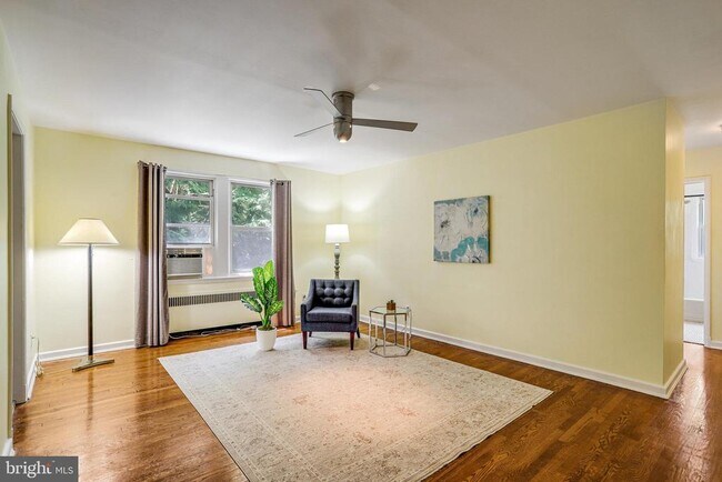 Building Photo - 4004 Beecher St NW