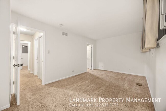 Building Photo - 824 S May St