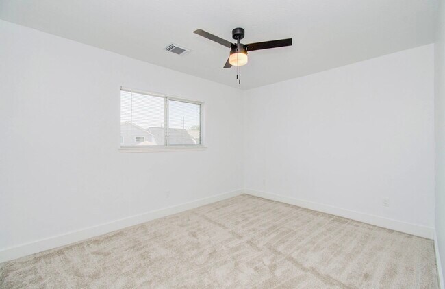 Building Photo - 6117 Settlers Square Ln