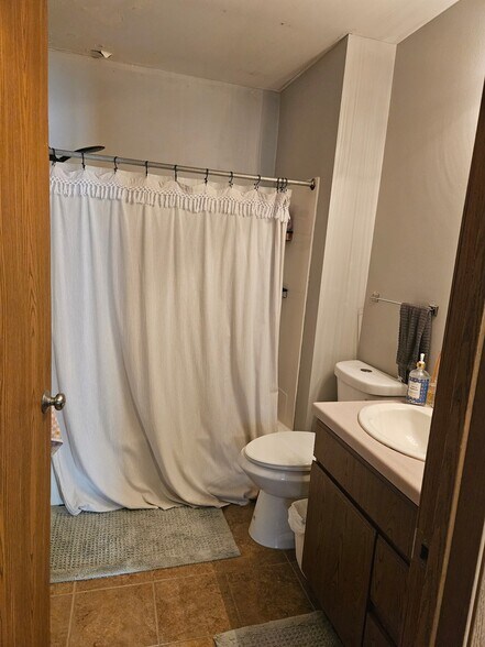 Building Photo - 216 West Ave