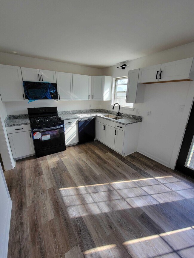 Building Photo - 1 Oakview Dr