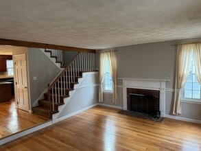 Building Photo - 887 Wellman Ave