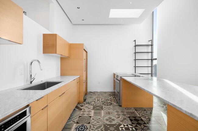 Building Photo - Modern 3BD, 4BA LoHi Townhome with Large Balcony and 2-Car Garage