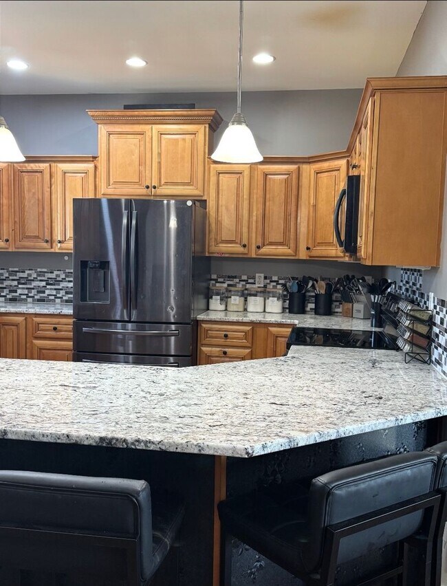 Building Photo - *** Move-in SPECIAL - $2395.00 ***