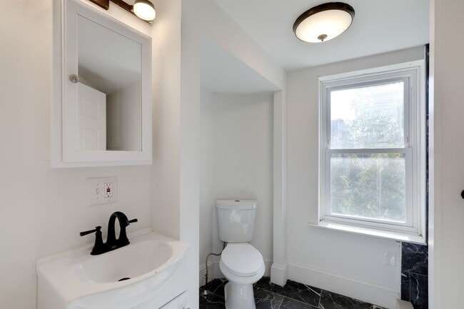 Building Photo - Newly Renovated Home Northern Liberties